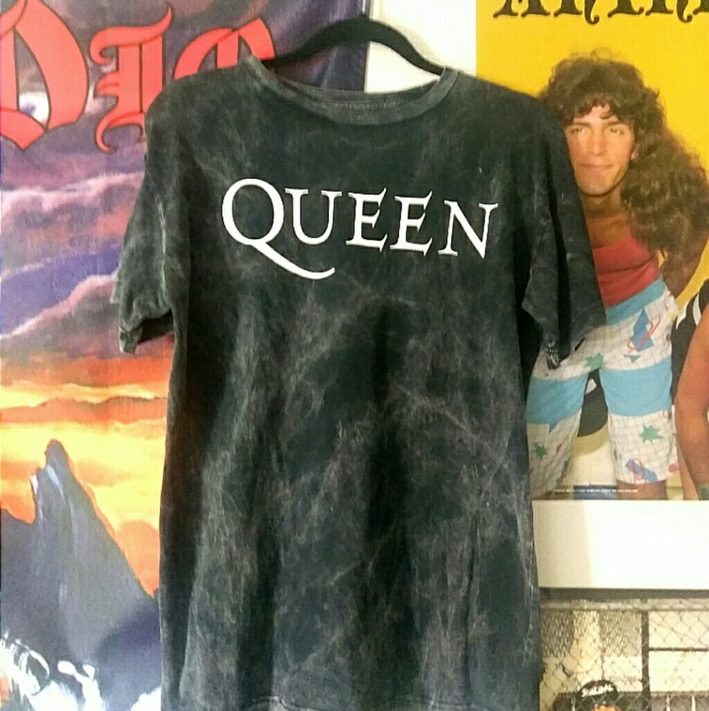 Queen acid wash band shirt